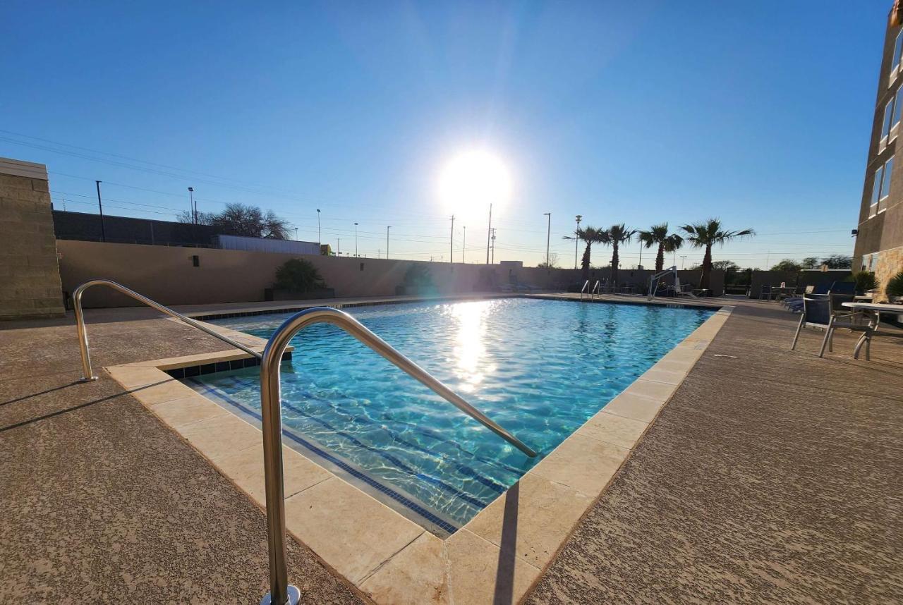 Hawthorn Suites By Wyndham Del Rio Exterior photo