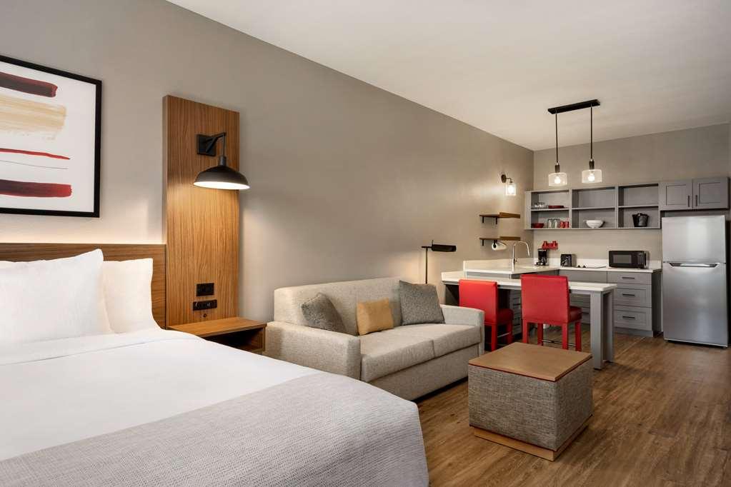 Hawthorn Suites By Wyndham Del Rio Room photo