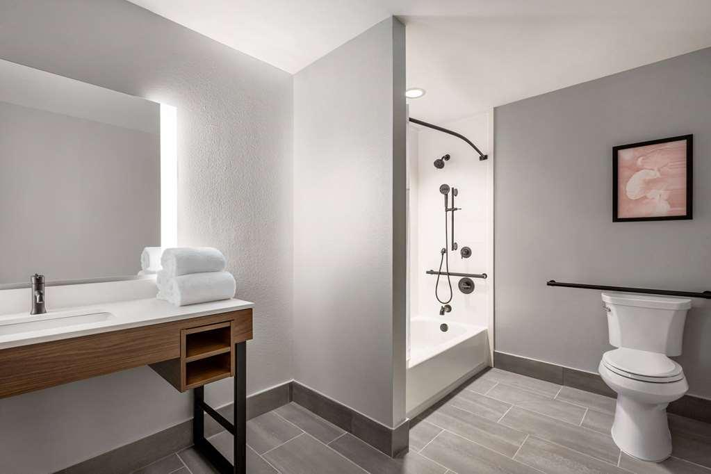 Hawthorn Suites By Wyndham Del Rio Exterior photo